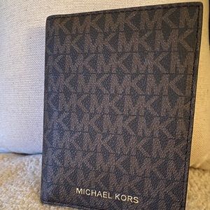 Michael Kors Passport Travel wallet